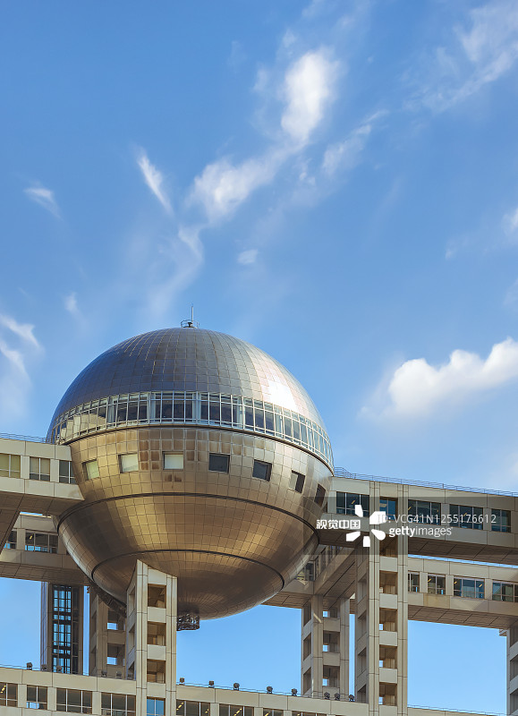 富士电视台大楼的Hachitama观察球体的特写。图片素材