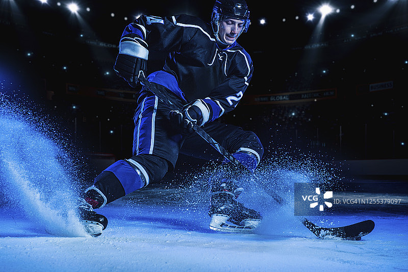 冰上曲棍球运动员图片素材