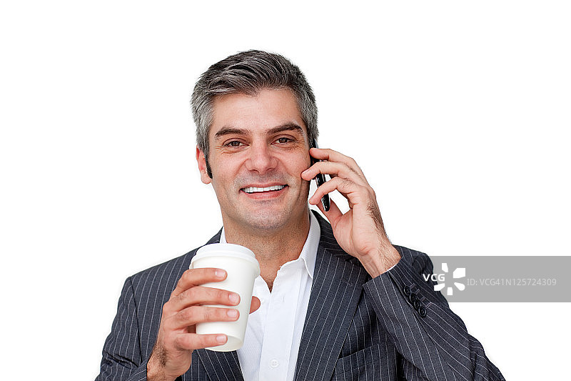 快乐的商人一边打电话一边喝咖啡图片素材