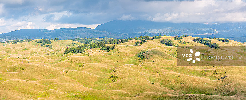 杜米托国家公园连绵起伏的群山全景图片素材