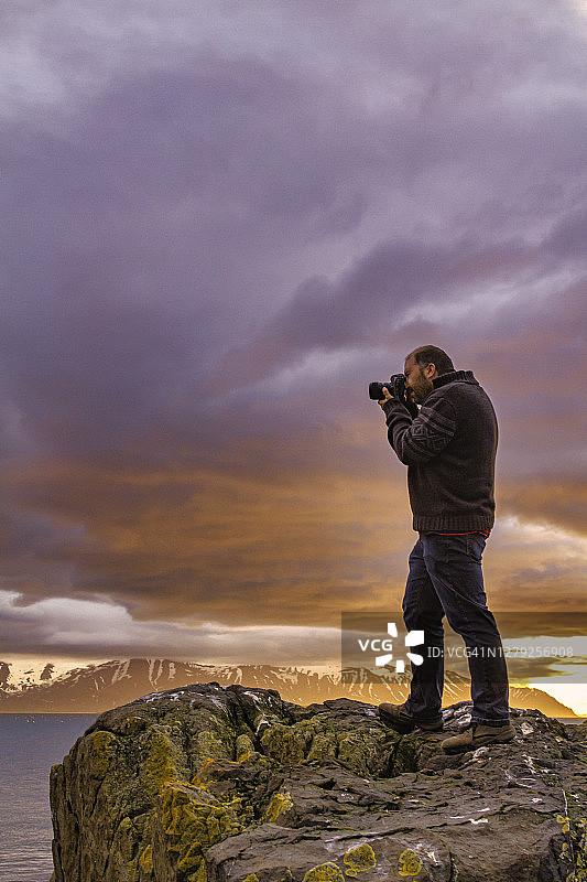 冰岛:摄影师在一年中最长的一天里拍摄照片Grenivík图片素材