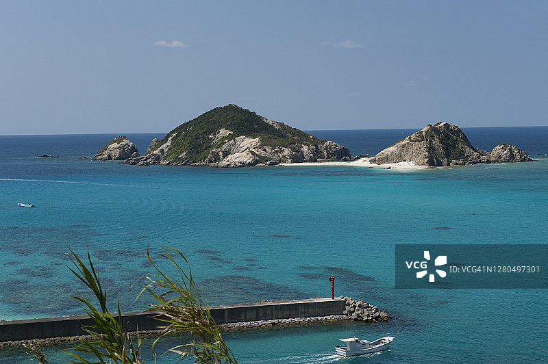 日本冲绳Tokashiki的Aharen海滩碧蓝的海水图片素材