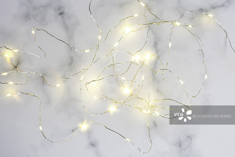 仙女灯，节日抽象白色背景为圣诞节或新年贺卡图片素材