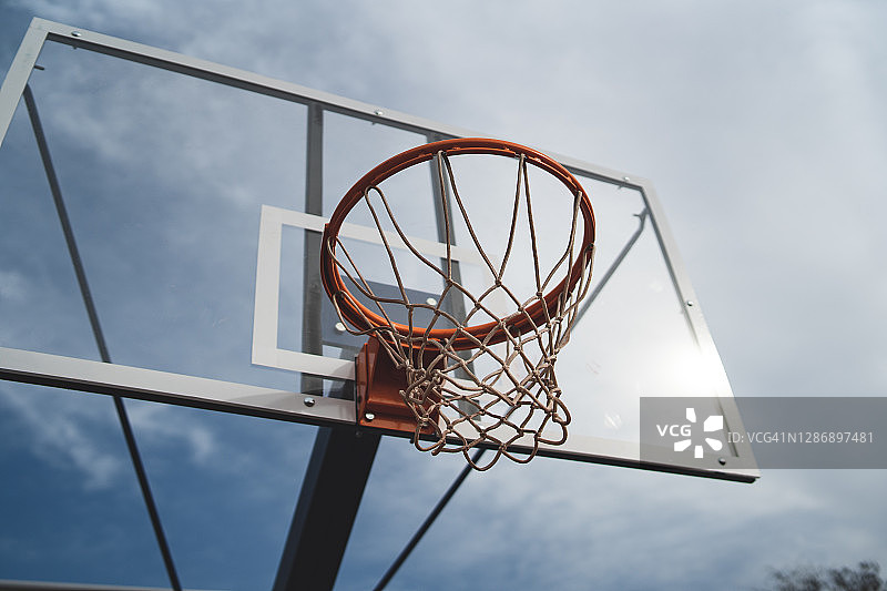 篮球框与天空背景图片素材