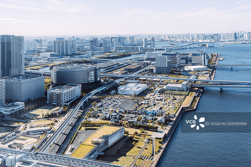 阳光明媚的东京海湾天际线图片素材