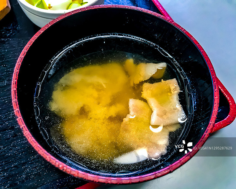 味增汤与猪肉，tonjiru或butajiru图片素材