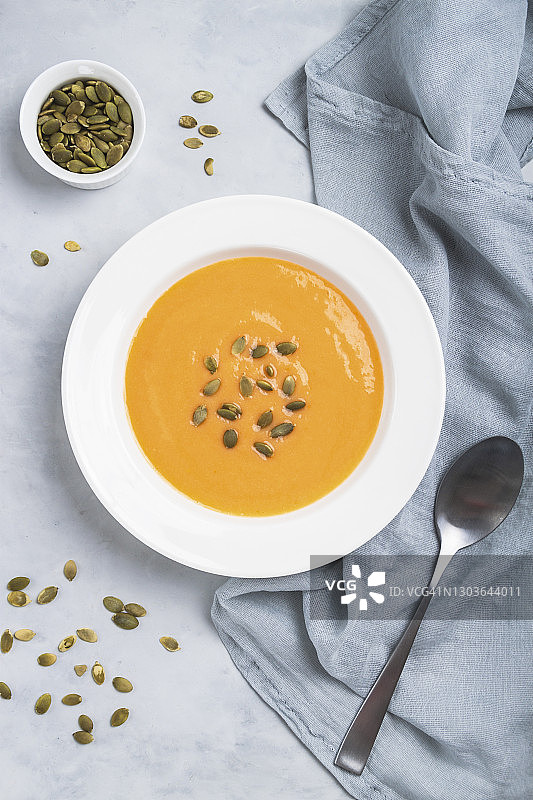 秋南瓜籽奶油汤是健康的有机素食图片素材