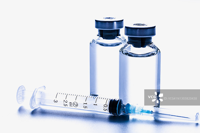 带注射器的疫苗或药品瓶图片素材