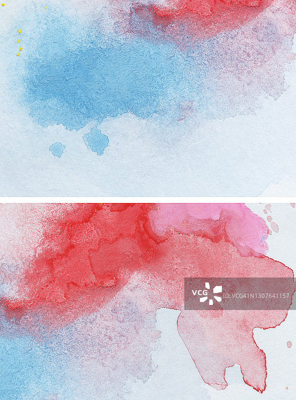 特写的两个抽象的红色和浅蓝色水彩梯度填充背景与水彩污点。图片素材