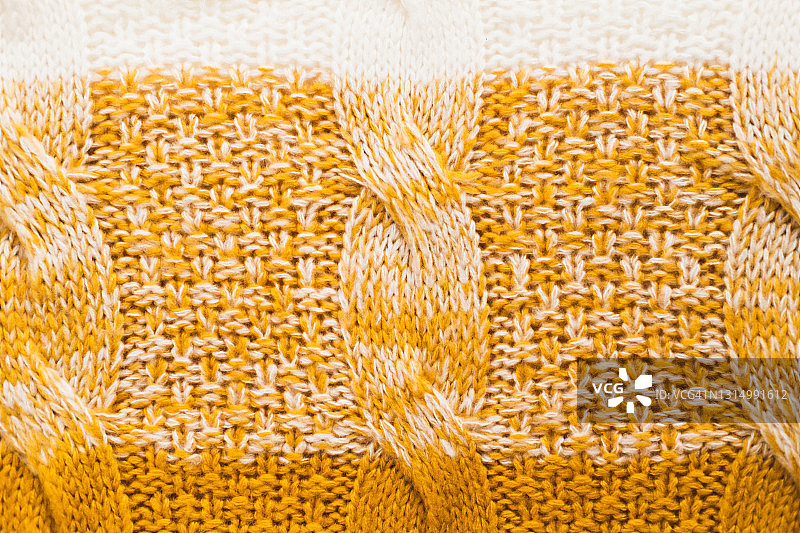 针织毛衣的质地，颜色渐变:从白色到亮黄色。平放风格，特写。图片素材