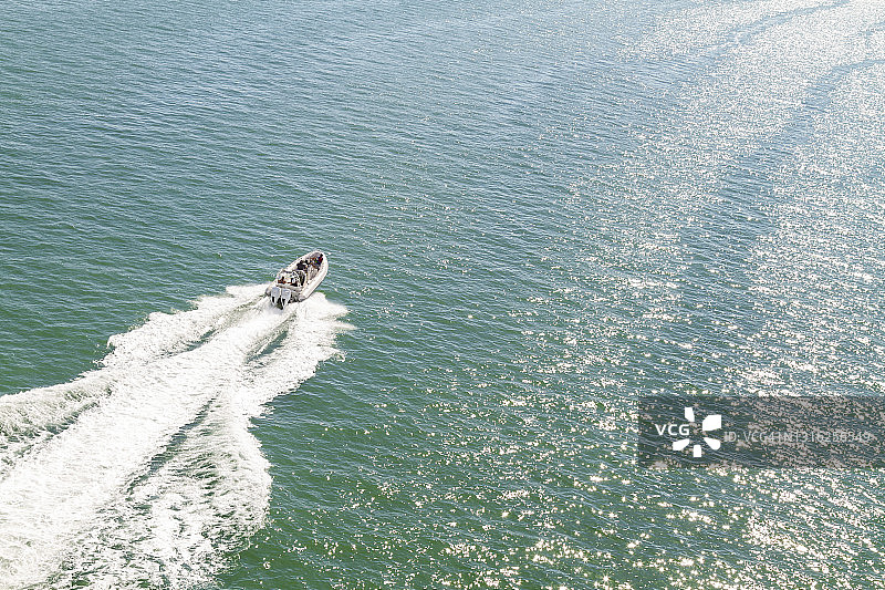 美国佛罗里达州比斯坎湾迈阿密海滩摩托艇速度豪华游艇图片素材