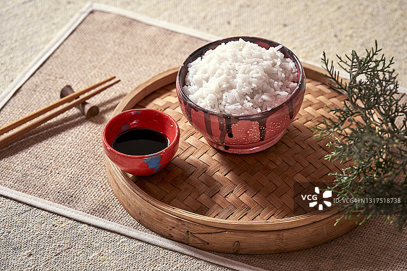 晚餐配米饭。融合菜肴图片素材