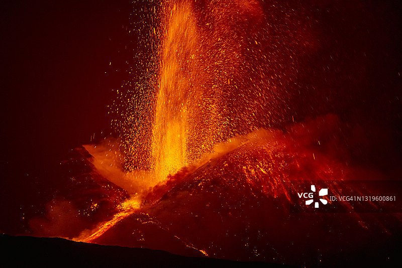 埃特纳火山喷发图片素材