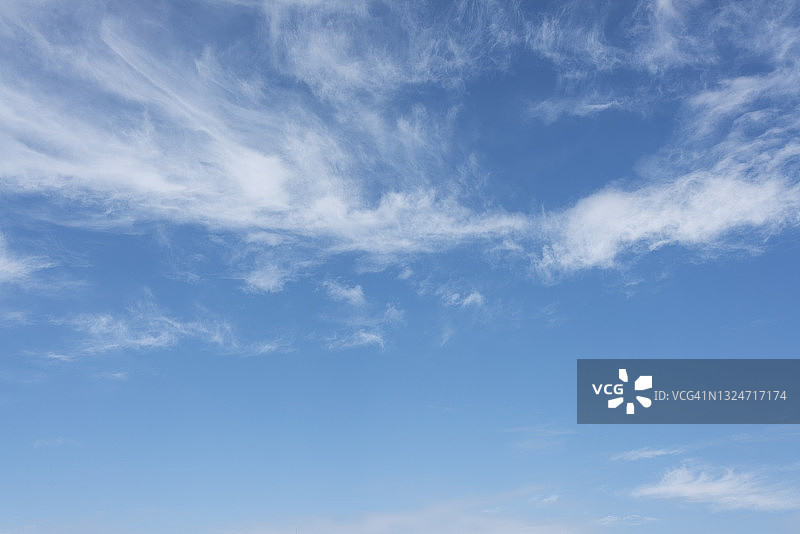 蓝天映衬着白云图片素材
