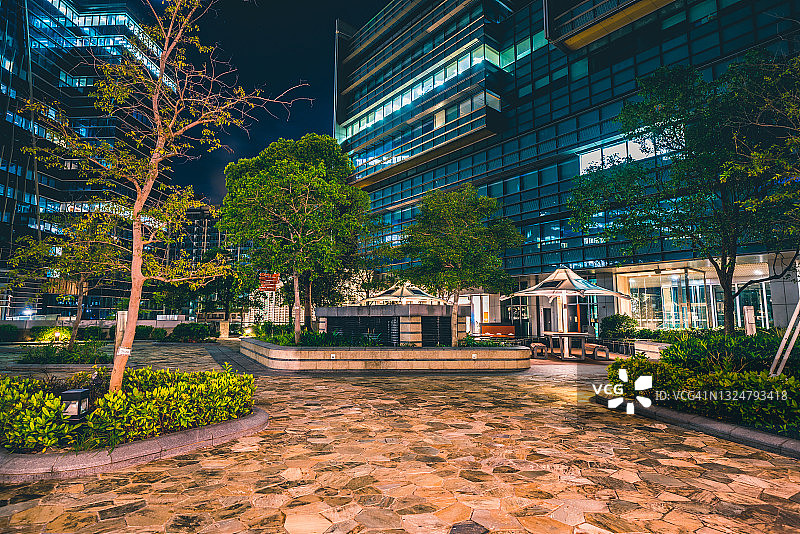 现代城市金融工作区的广场平台图片素材