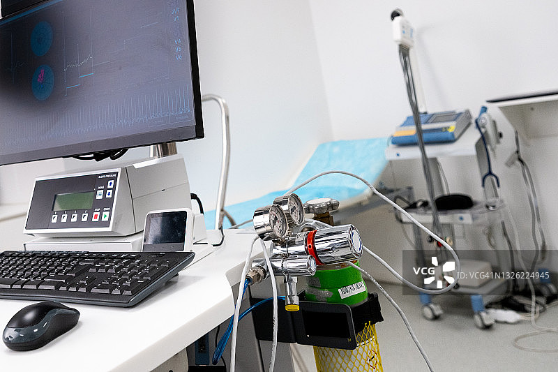 医院的计算机和医用氧气设备图片素材