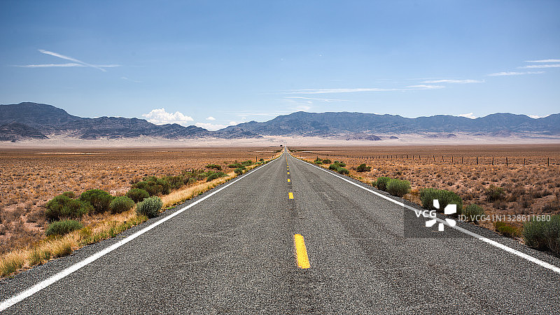 未来之路，内华达州沙漠之路图片素材