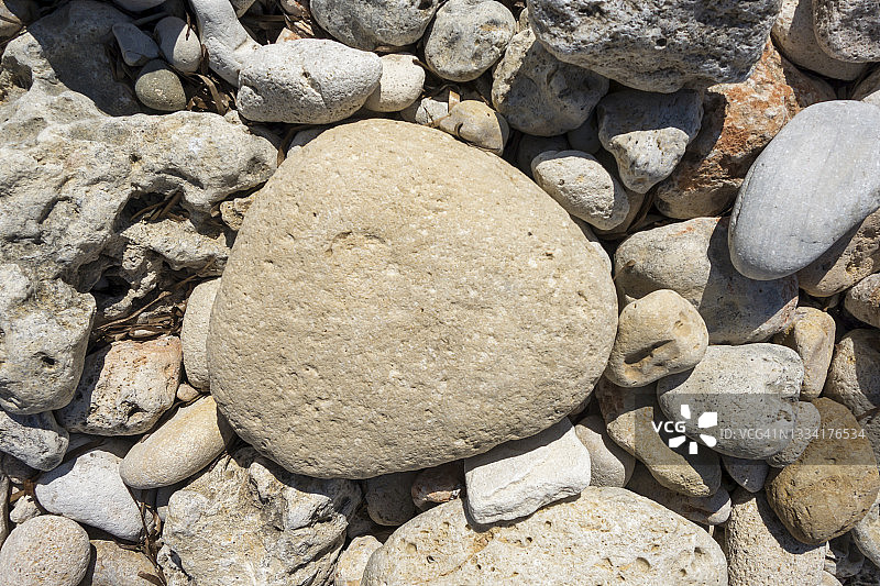 海上的石头,石子。图片素材