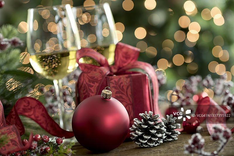 圣诞葡萄酒和装饰品背景图片素材