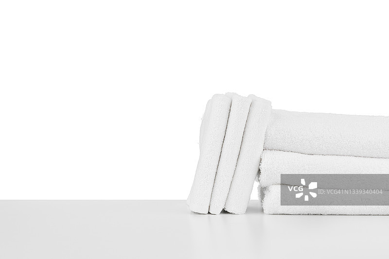 一套软水疗浴巾孤立在白色图片素材