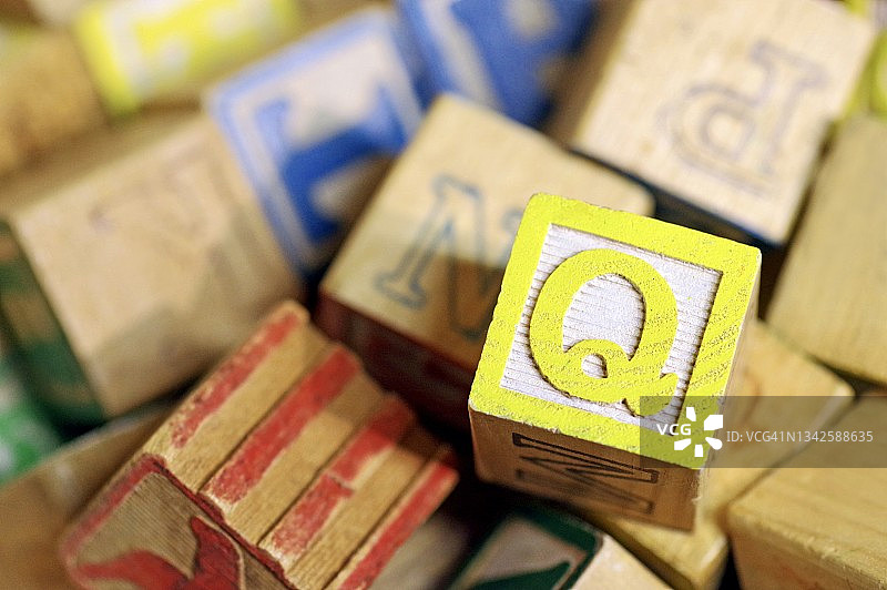 玩具积木-字母Q图片素材