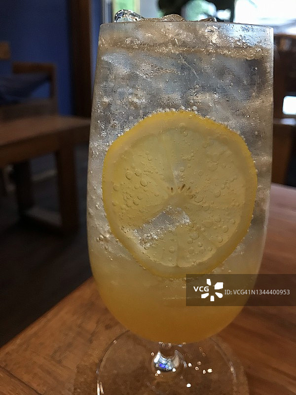 柠檬苏打水喝图片素材