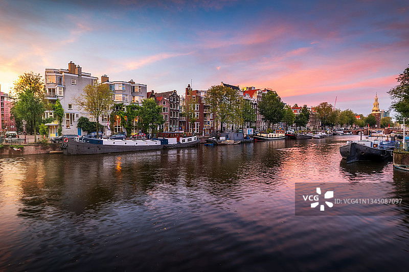 阿姆斯特丹壮丽的日落色彩图片素材