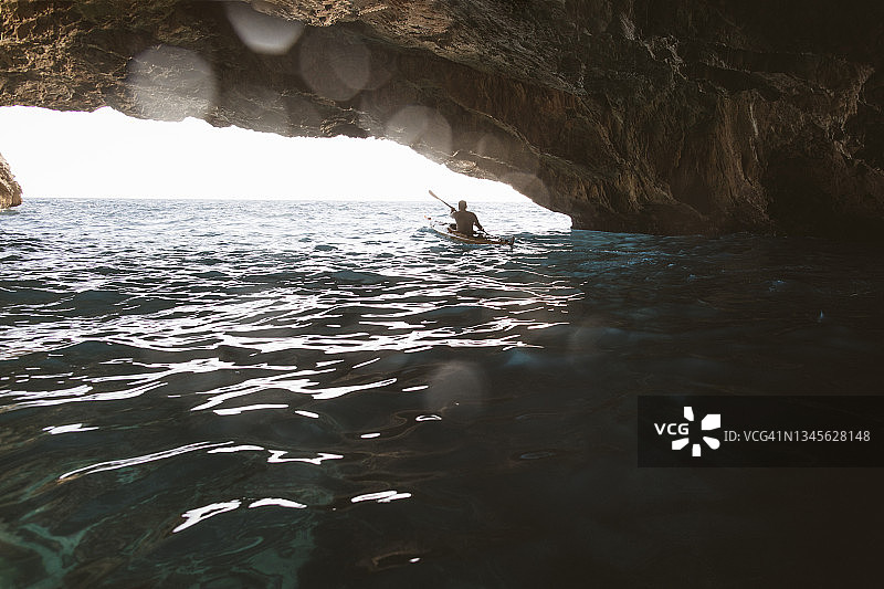 洞穴皮划艇图片素材