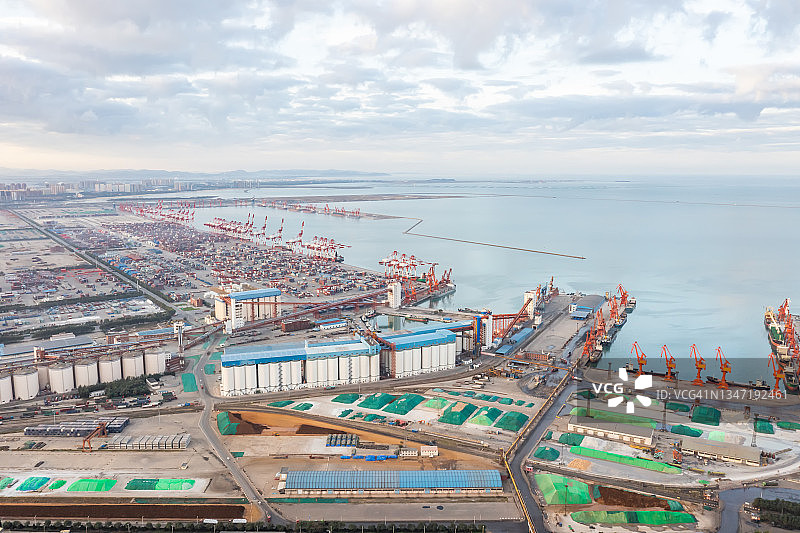 中国的集装箱货运码头图片素材