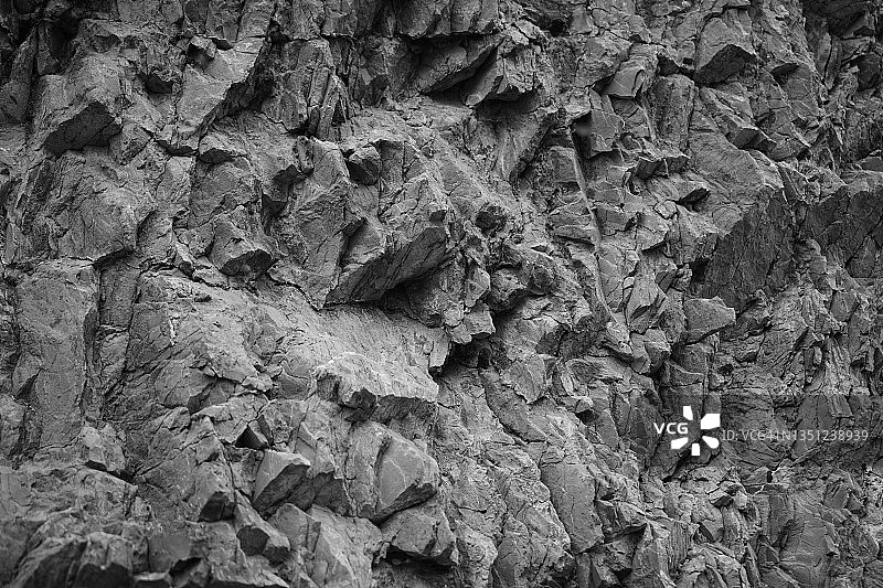 黑白色岩石纹理。山表面。特写镜头。灰色岩石背景图片素材
