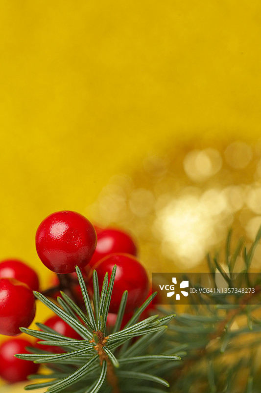 红色浆果抽象节日散焦模糊背景。圣诞节，寒假，新年概念。图片素材