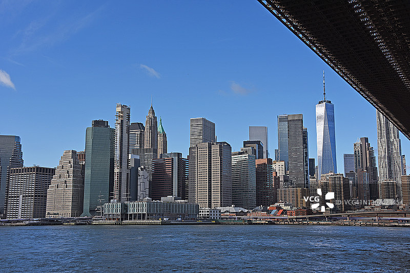 从布鲁克林大桥公园拍摄的曼哈顿下城照片。照片拍摄于2021年12月19日星期日图片素材