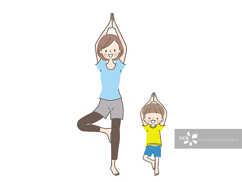 妈妈和孩子微笑着享受瑜伽图片素材