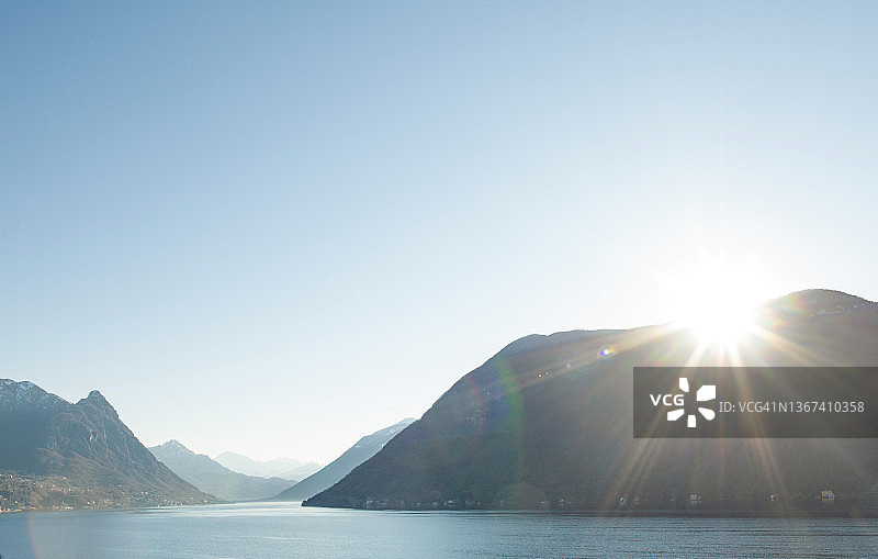 风景优美的高山湖泊，在欧洲阿尔卑斯山图片素材