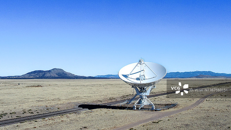 新墨西哥州的甚大阵列是用于射电天文学的巨型射电望远镜，用于研究来自外太空的天体和无线电波图片素材