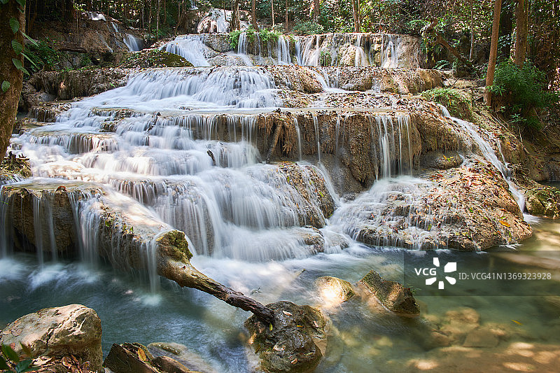 泰国北碧省美丽的四面瀑布图片素材