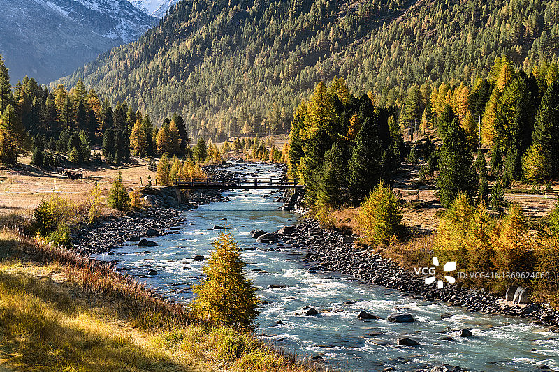 欧洲，瑞士，恩加丁的秋景图片素材