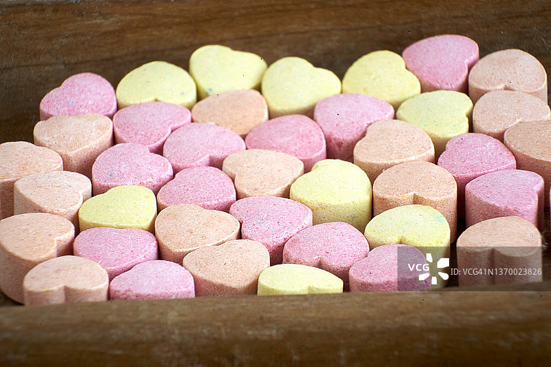 粉色心形糖果的特写镜头图片素材