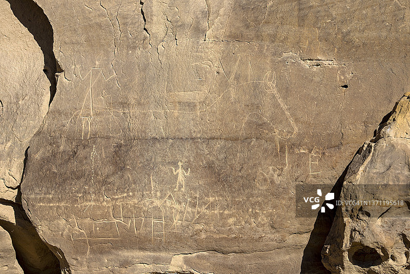 查科文化国家历史公园的美国原住民岩画艺术图片素材
