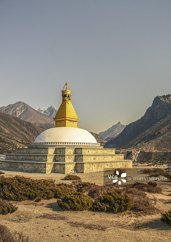 喜马拉雅山上的佛寺(佛塔)图片素材