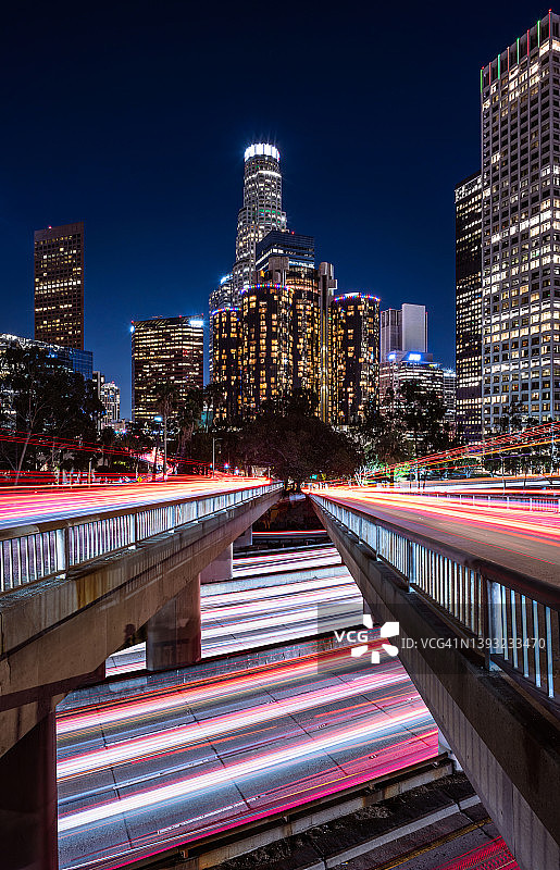 加州洛杉矶市中心的夜路图片素材