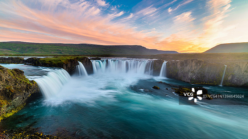 神之瀑布(冰岛语:神之瀑布)是冰岛著名的瀑布。令人叹为观止的Godafoss瀑布景观吸引着游客前往冰岛东北部地区游览。图片素材