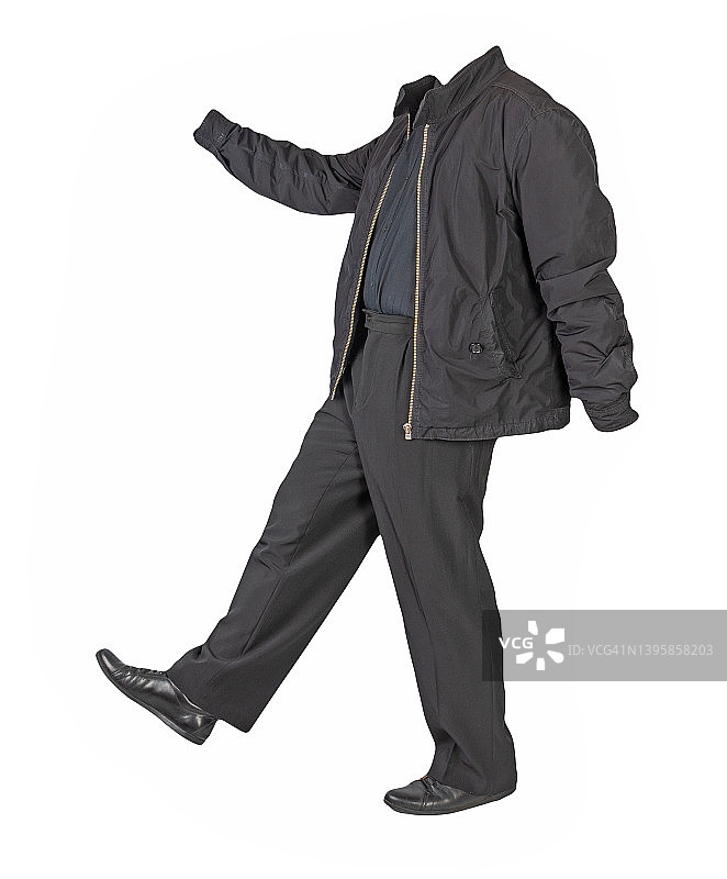 男性夹克，衬衫，黑色裤子和黑色皮靴孤立在白色背景。男人的秋天的衣服图片素材