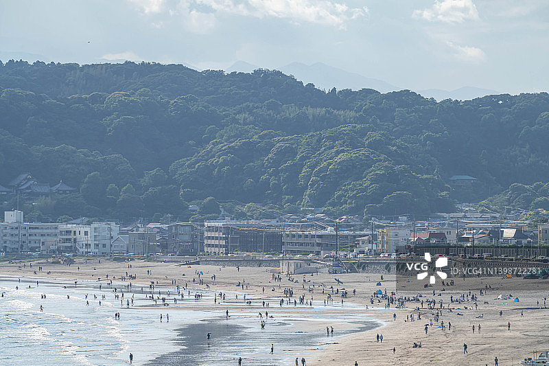 日本神奈川的周末海滩图片素材