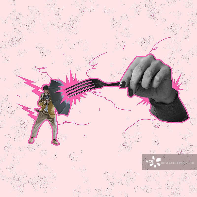 当代艺术拼贴。男子战斗叉与伞孤立在浅粉红色的背景图片素材