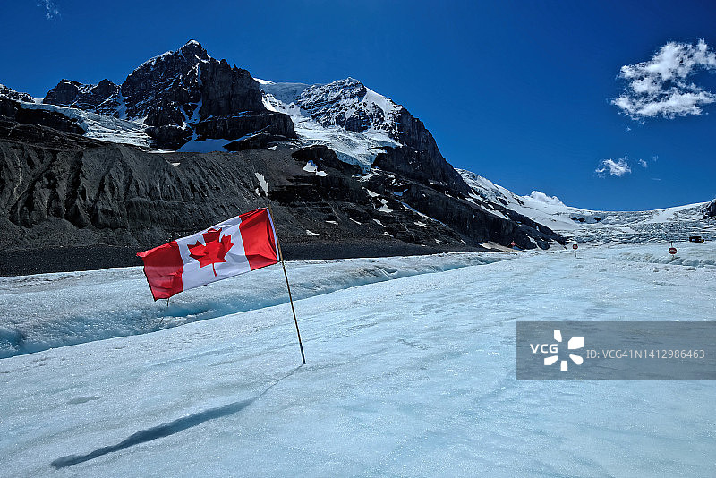 加拿大贾斯珀国家公园的阿萨巴斯卡冰川图片素材