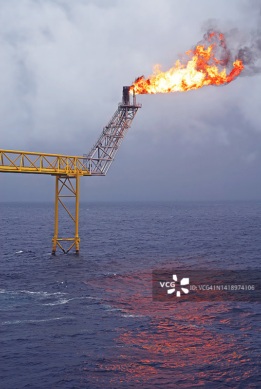 海上石油和天然气钻井平台图片素材