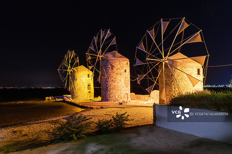 希腊希奥斯岛上的传统风车图片素材