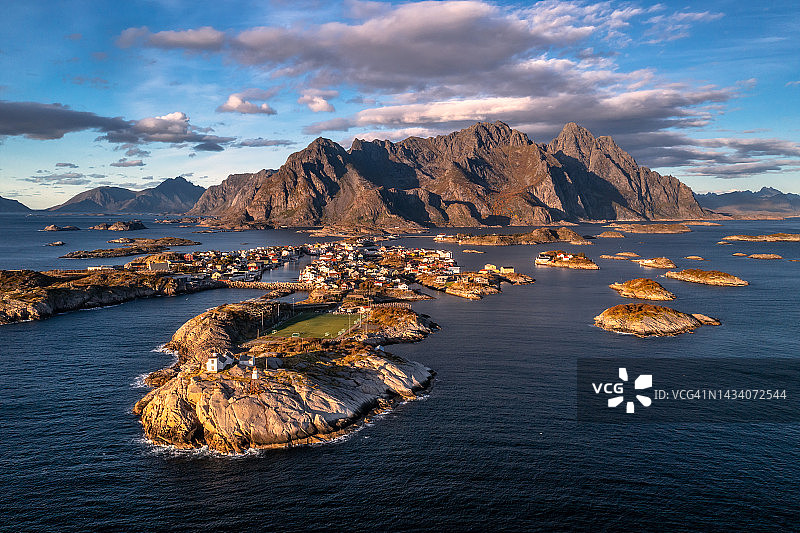 挪威洛福敦群岛，亨宁斯维尔的无人机图片素材