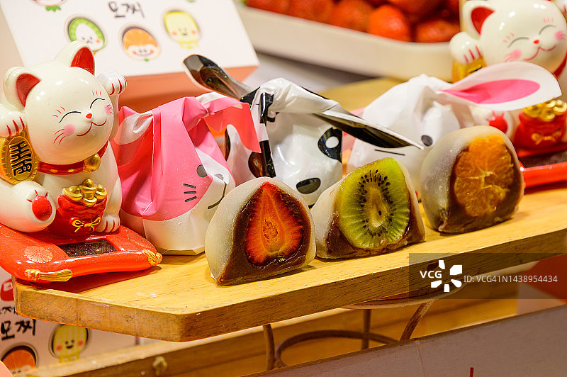 在韩国首尔出售的大米水果蛋糕图片素材